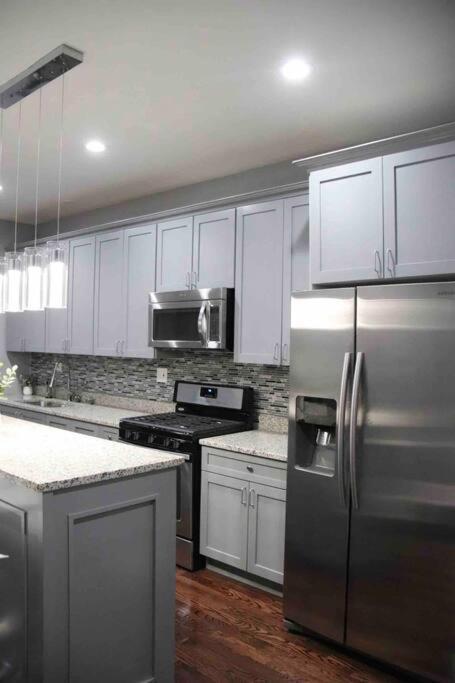 Upscale Apartment Westside Of Σικάγο Εξωτερικό φωτογραφία